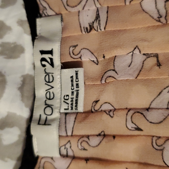 🤘3 For $20🤘 Forever 21 sheer flowy top - Picture 3 of 3